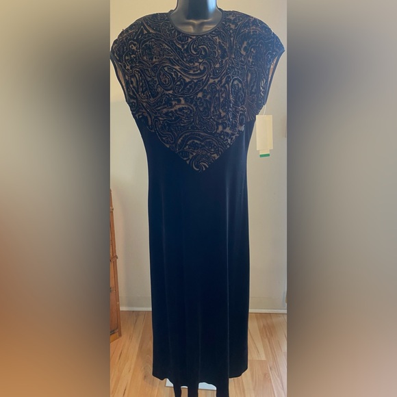 👗Jeffery & Dara Evenings by Tom Barra Beaded Velvet Maxi . Color: Blk. Size:10P - Picture 8 of 12